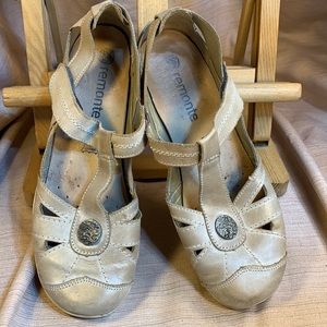 Remonte distressed leather comfy flats